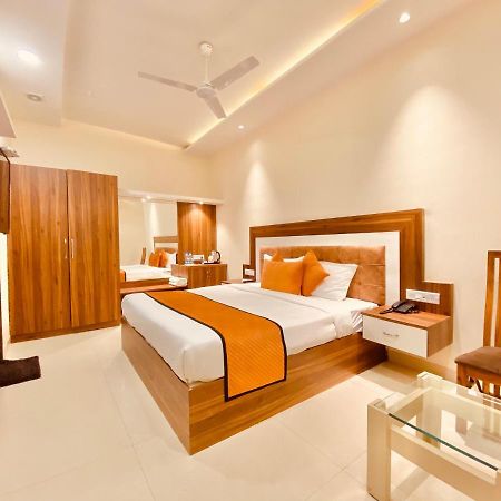 Hotel White And Restaurant 300 Mtr From Golden Temple Amritsar Esterno foto