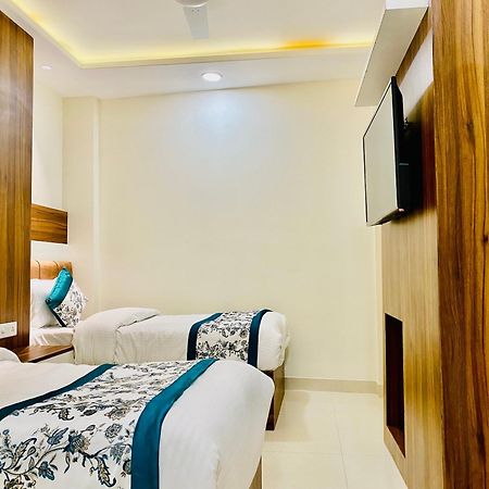 Hotel White And Restaurant 300 Mtr From Golden Temple Amritsar Esterno foto