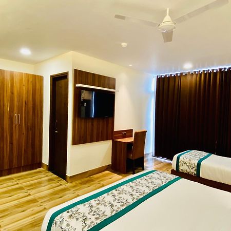 Hotel White And Restaurant 300 Mtr From Golden Temple Amritsar Esterno foto