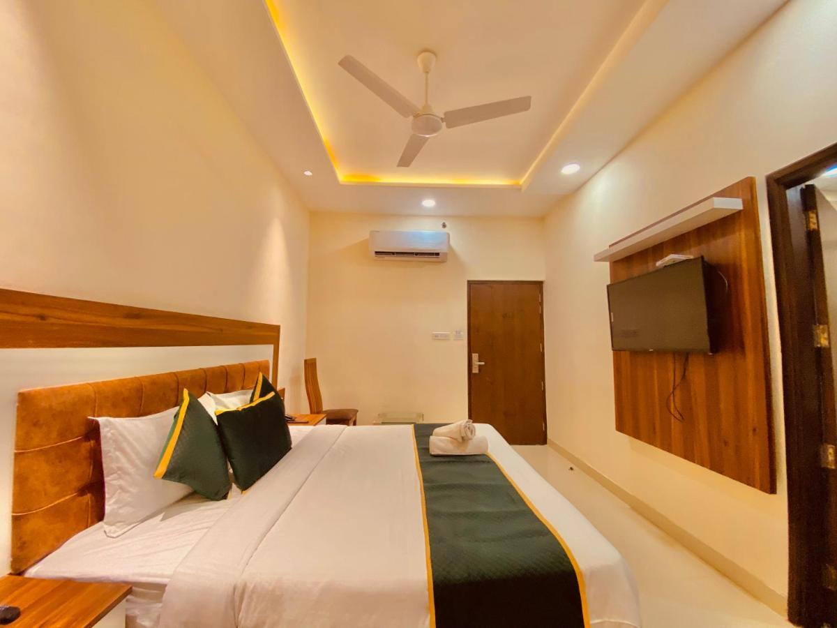 Hotel White And Restaurant 300 Mtr From Golden Temple Amritsar Esterno foto