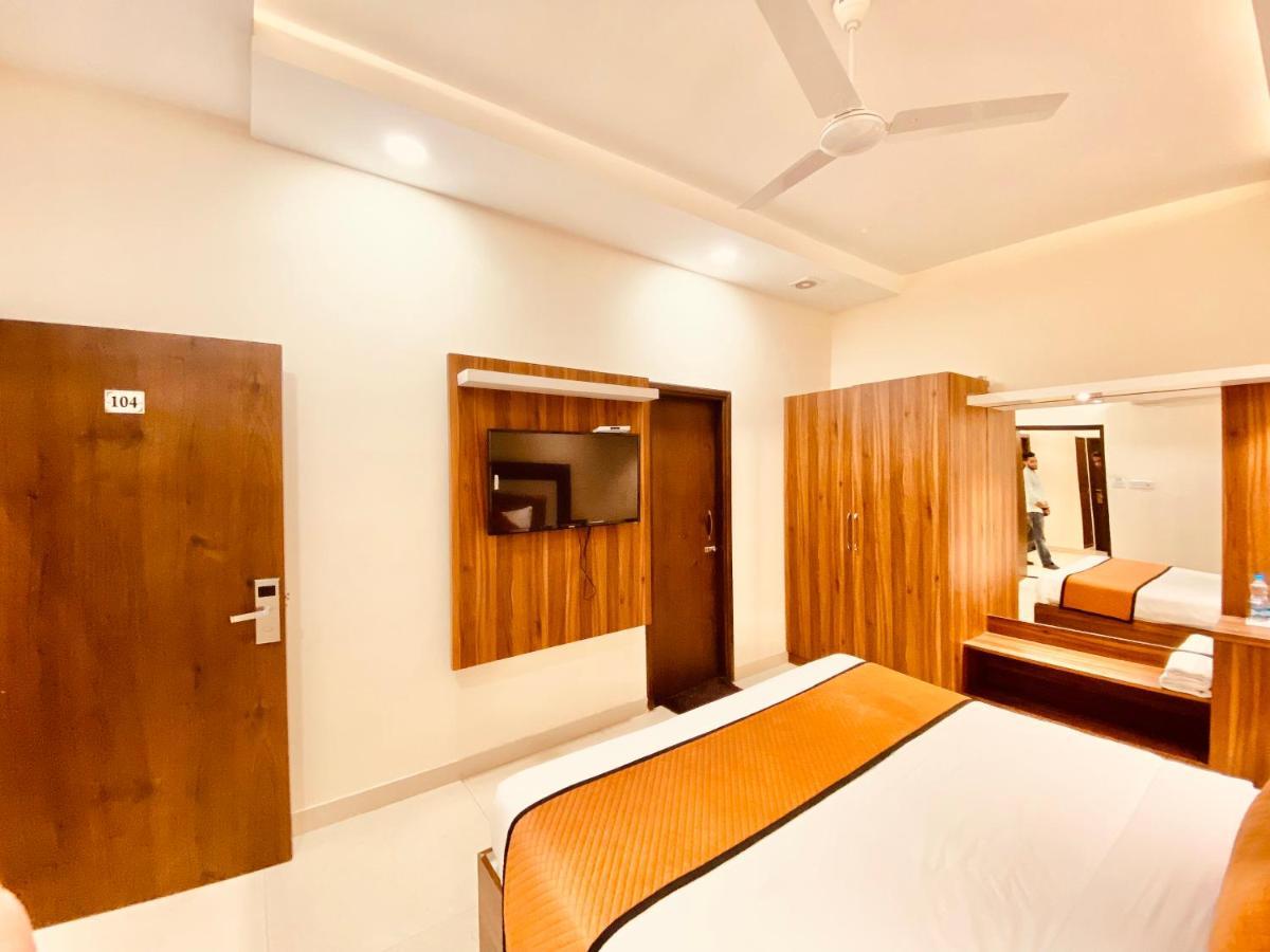 Hotel White And Restaurant 300 Mtr From Golden Temple Amritsar Esterno foto