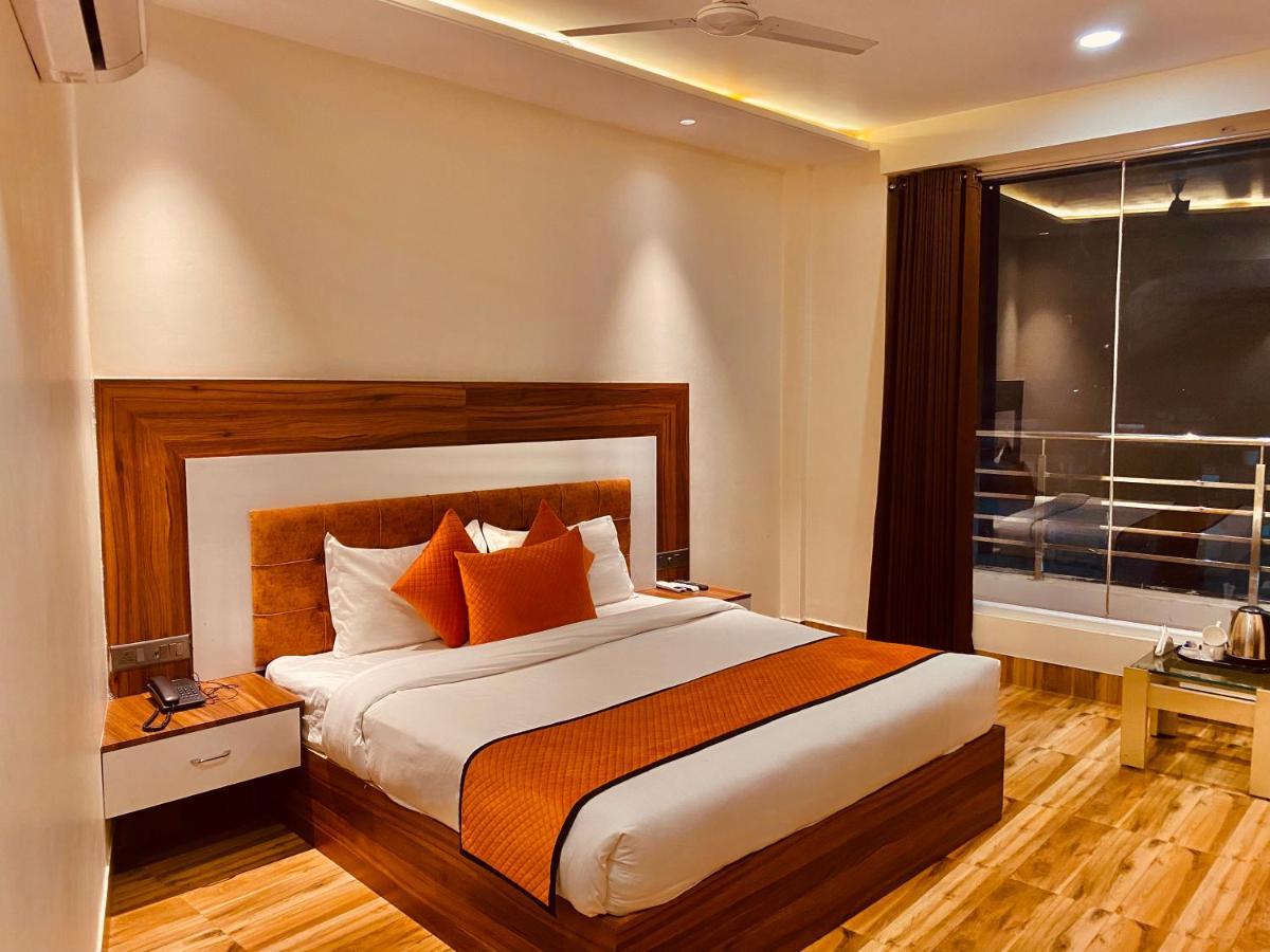 Hotel White And Restaurant 300 Mtr From Golden Temple Amritsar Esterno foto
