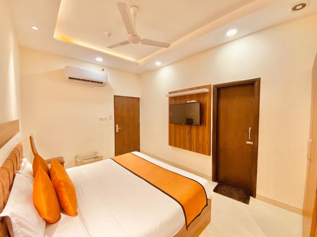 Hotel White And Restaurant 300 Mtr From Golden Temple Amritsar Esterno foto