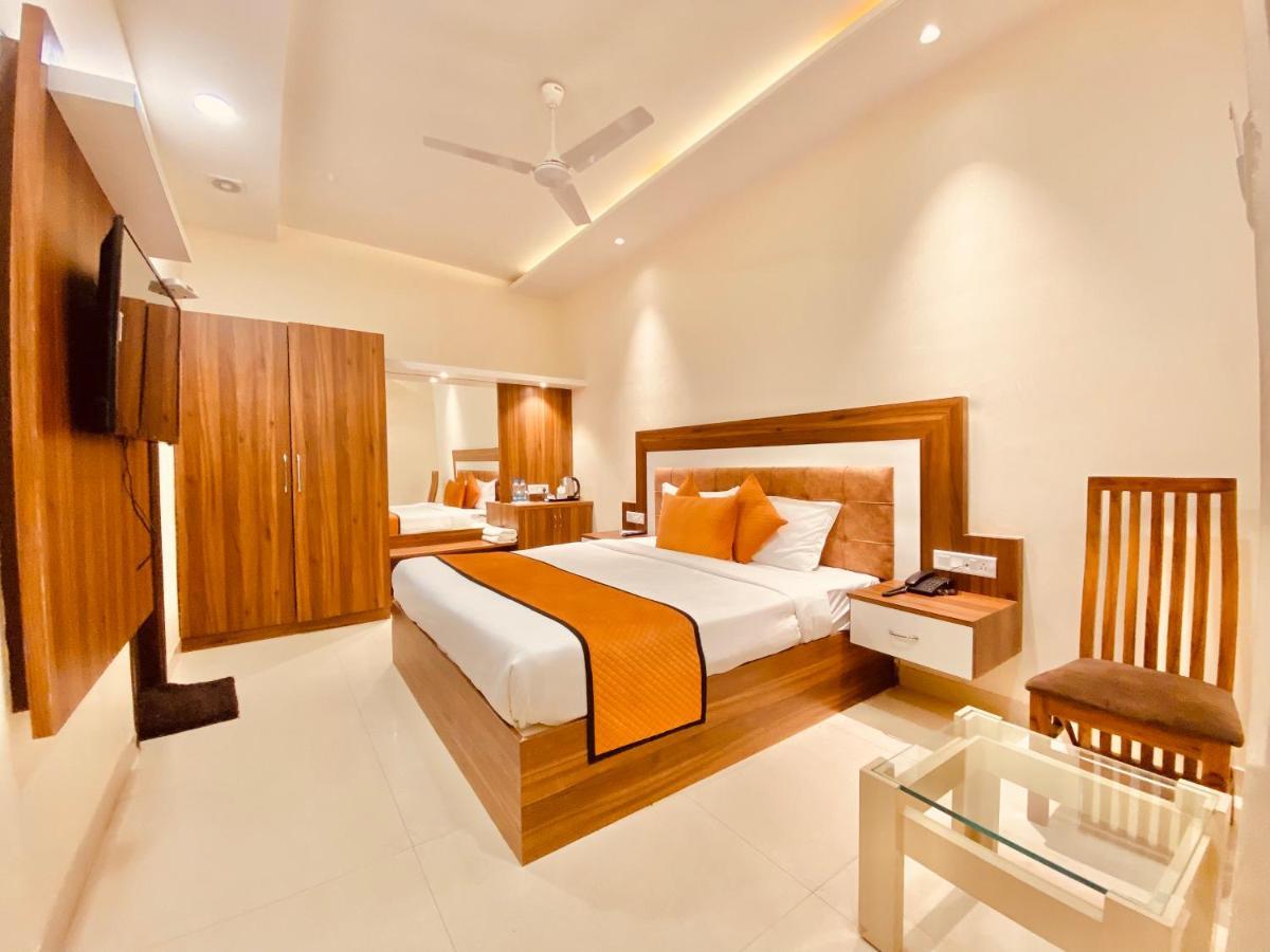 Hotel White And Restaurant 300 Mtr From Golden Temple Amritsar Esterno foto
