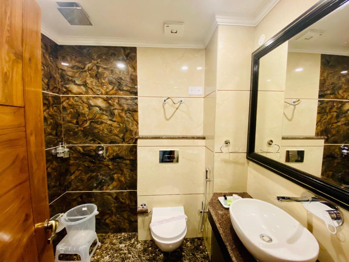 Hotel White And Restaurant 300 Mtr From Golden Temple Amritsar Esterno foto