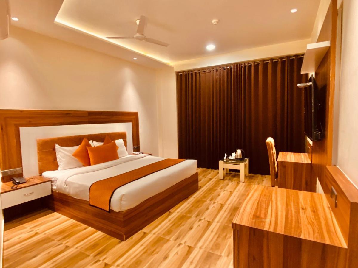 Hotel White And Restaurant 300 Mtr From Golden Temple Amritsar Esterno foto