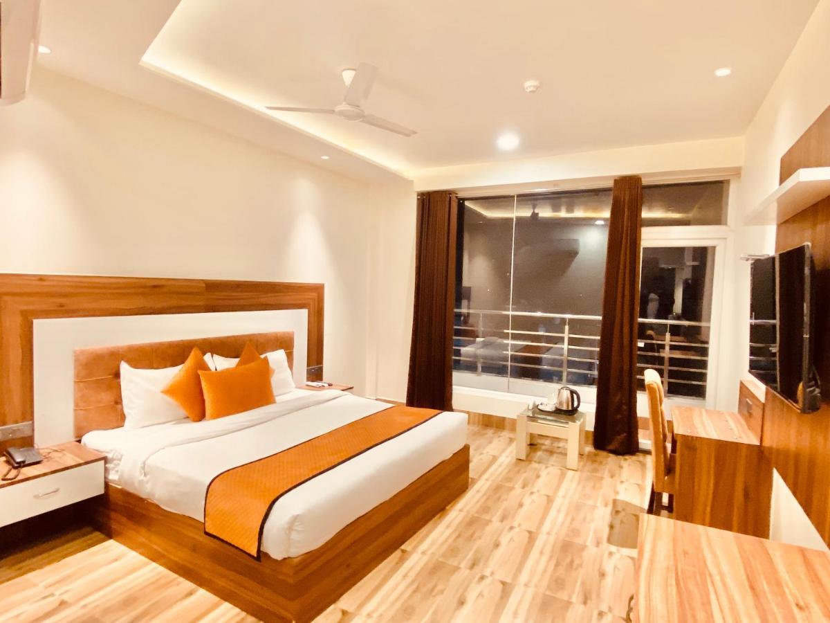 Hotel White And Restaurant 300 Mtr From Golden Temple Amritsar Esterno foto