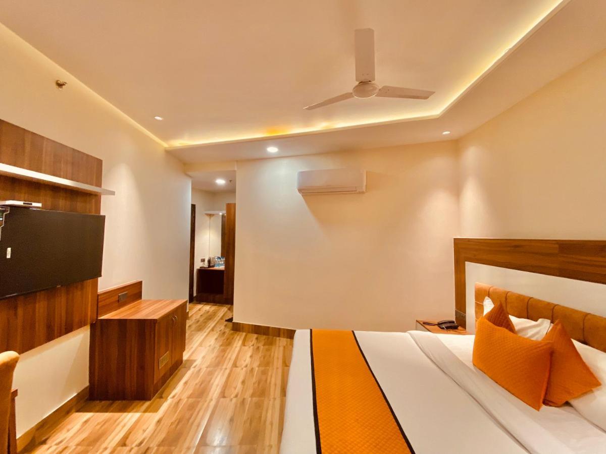 Hotel White And Restaurant 300 Mtr From Golden Temple Amritsar Esterno foto