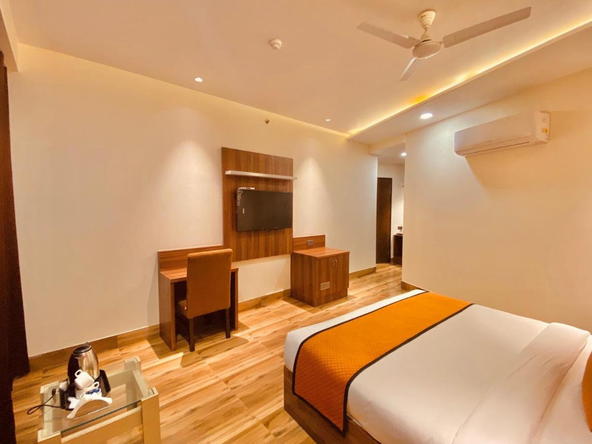 Hotel White And Restaurant 300 Mtr From Golden Temple Amritsar Esterno foto