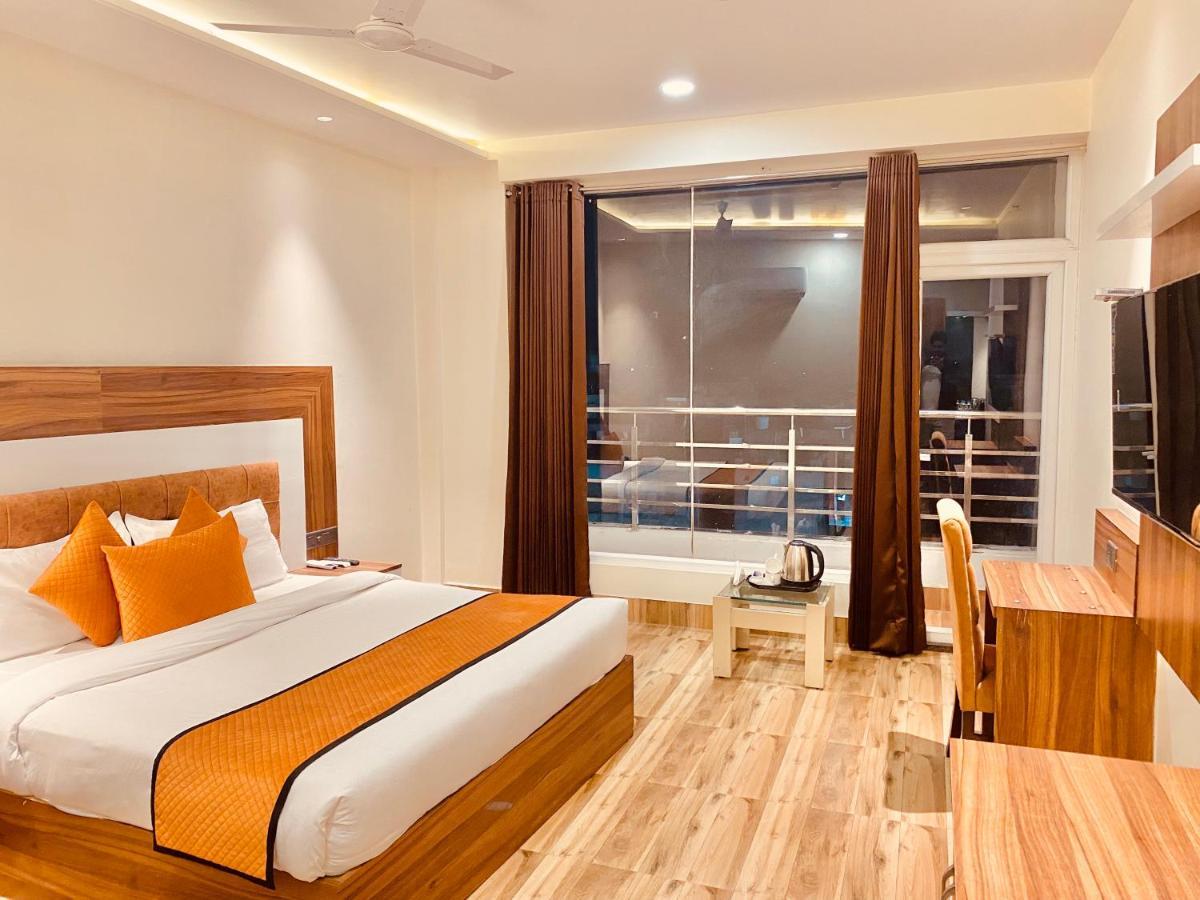 Hotel White And Restaurant 300 Mtr From Golden Temple Amritsar Esterno foto