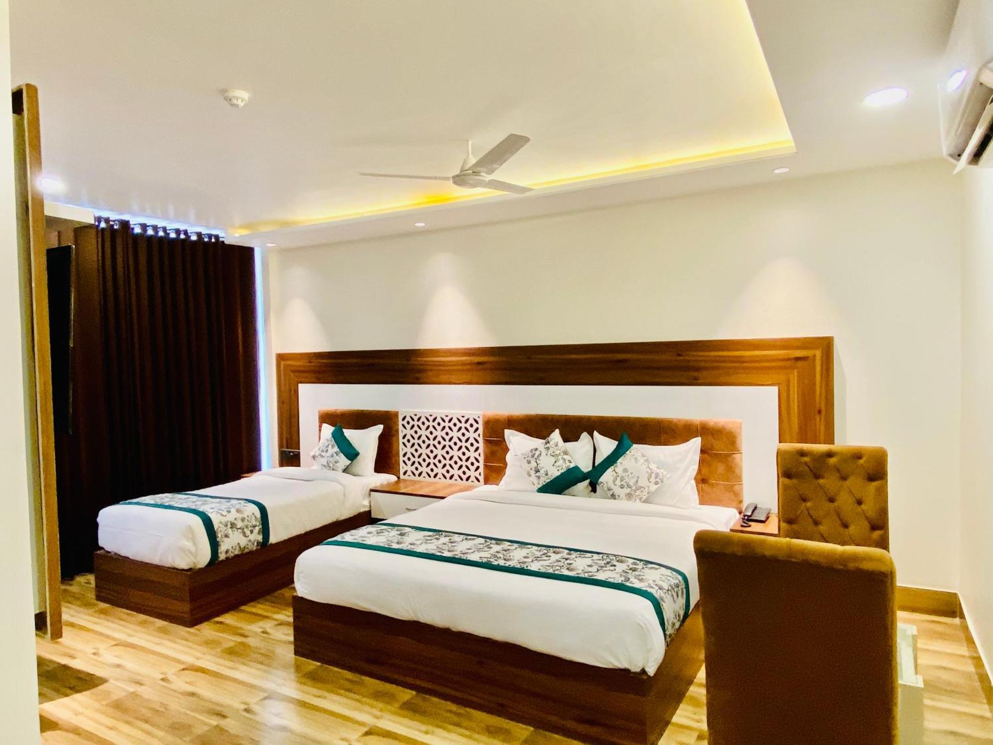 Hotel White And Restaurant 300 Mtr From Golden Temple Amritsar Esterno foto