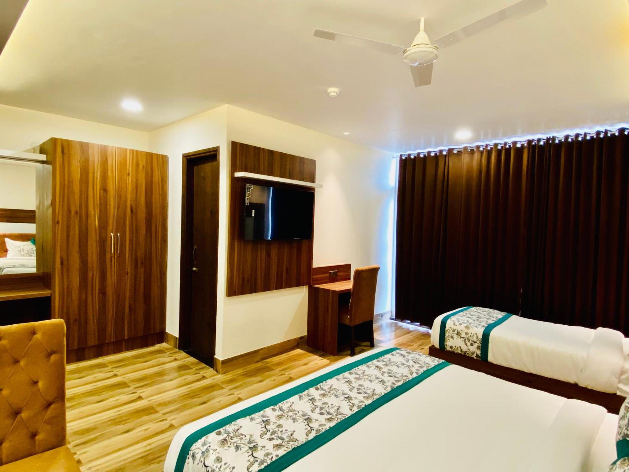 Hotel White And Restaurant 300 Mtr From Golden Temple Amritsar Esterno foto