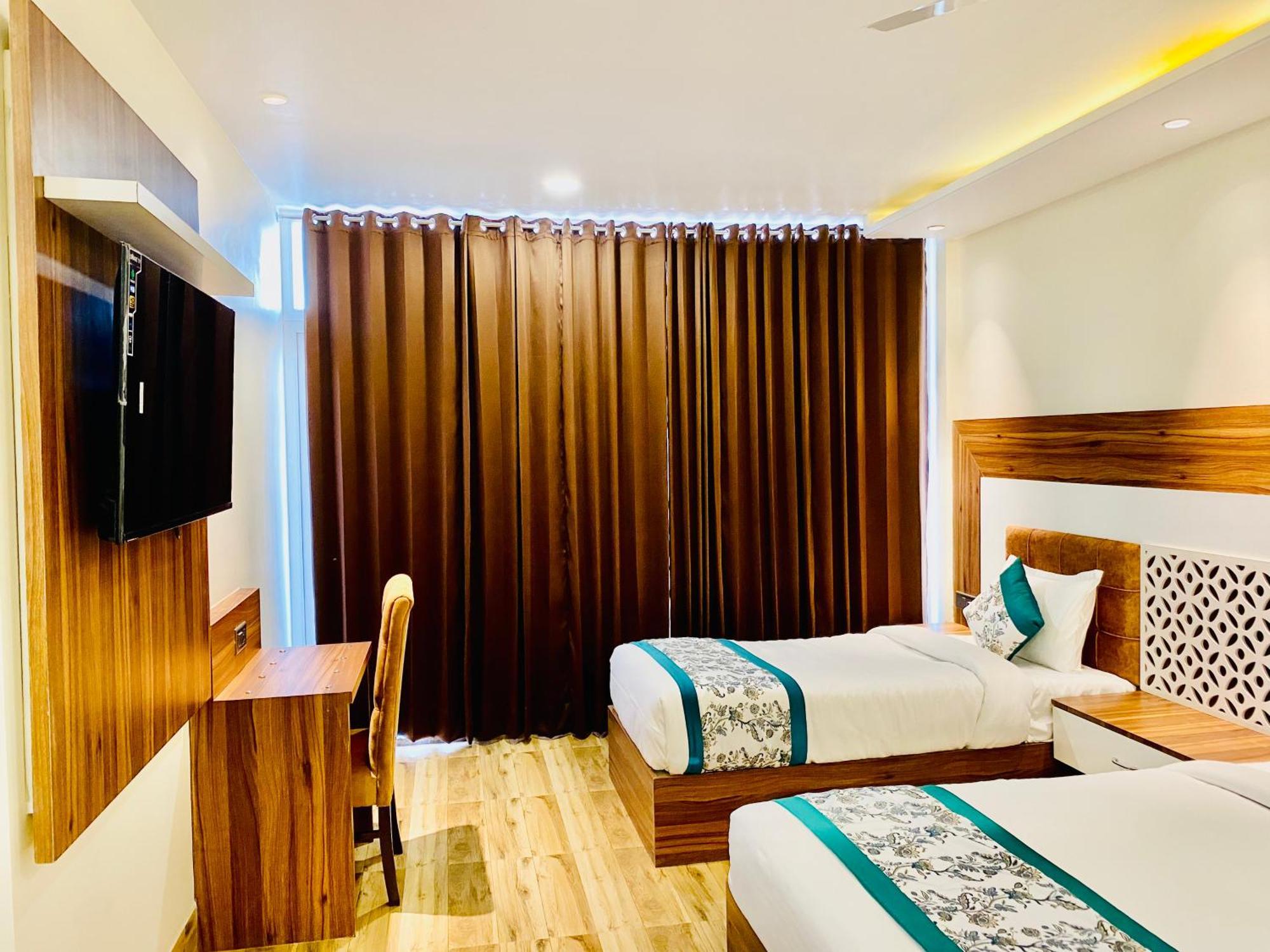 Hotel White And Restaurant 300 Mtr From Golden Temple Amritsar Esterno foto